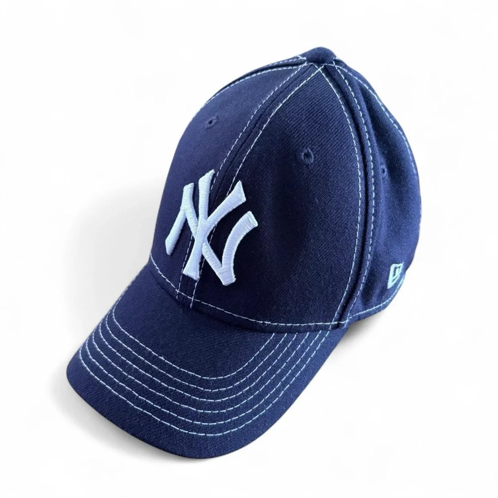 New Era 9TWENTY New York Yankees Contrast Stitch Cap — Youth - Picture 1 of 8